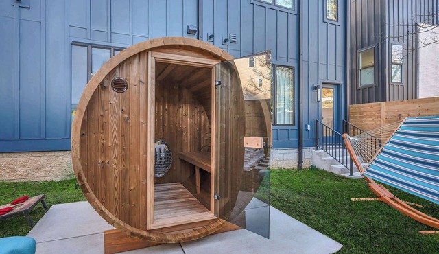 CMA Fest rooftop hot tub, sauna, game room near Broadway