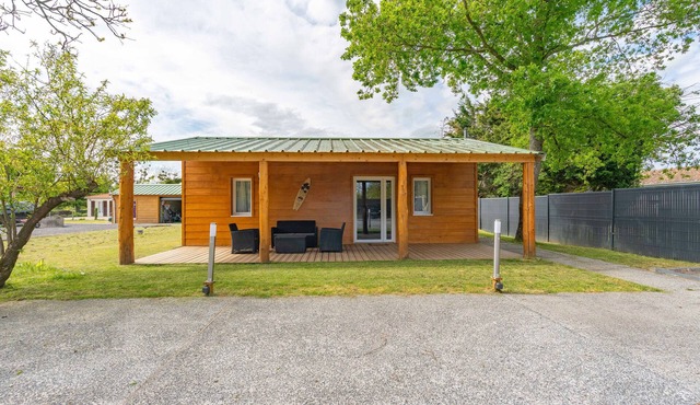 Cosy chalet with terrace, peaceful setting between Rochefort & Royan – near beaches, nature