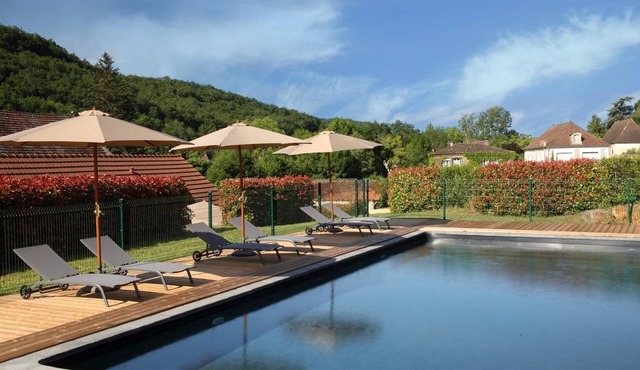 Cozy 2-person gite in the center of the Dordogne in a park with a waterfall