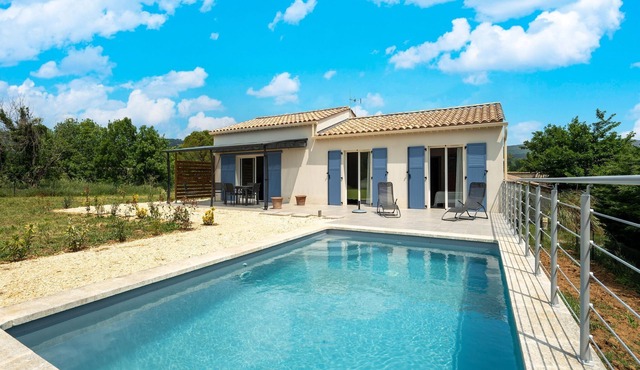 Cosy holiday home with pool