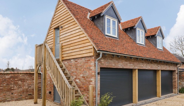 COACH HOUSE MEWS, pet friendly in Alderminster