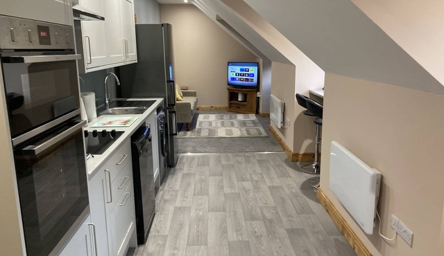 Coach House 2BR Exec Apt Courtyard