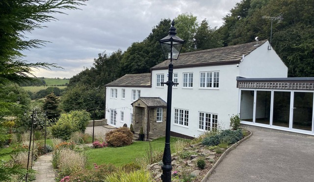 Coach House , 5.8 Acres with Hot Tub and Lake