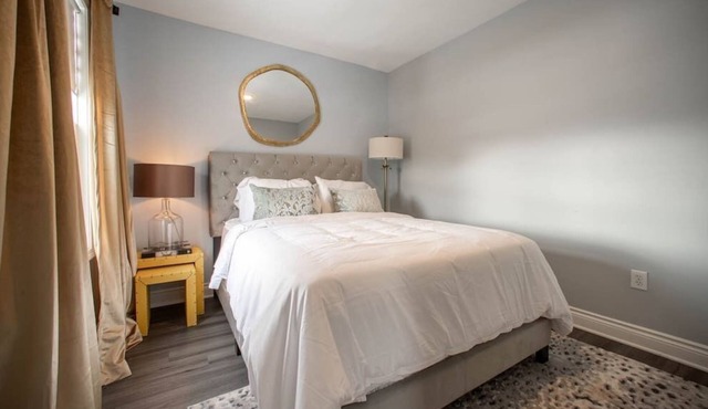 Coach House | Free parking | 15-Min from Chicago