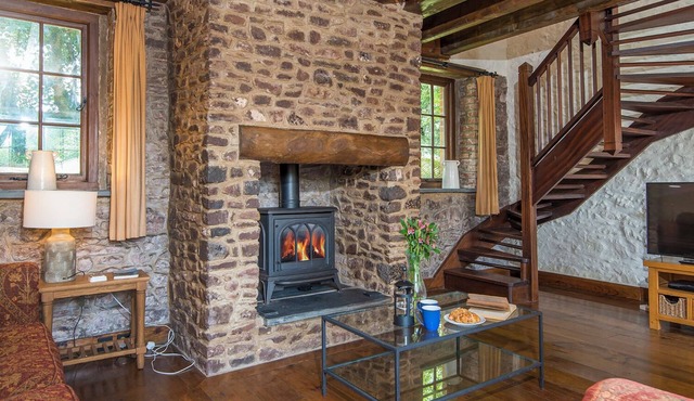 Coach House, Holiday Cottage Stackpole , Sleeps 8, 4 bedrooms, bathrooms