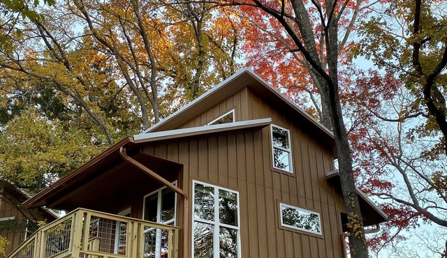 Coach's Quarters - The Dugout - Come Spend The Night in the Trees!