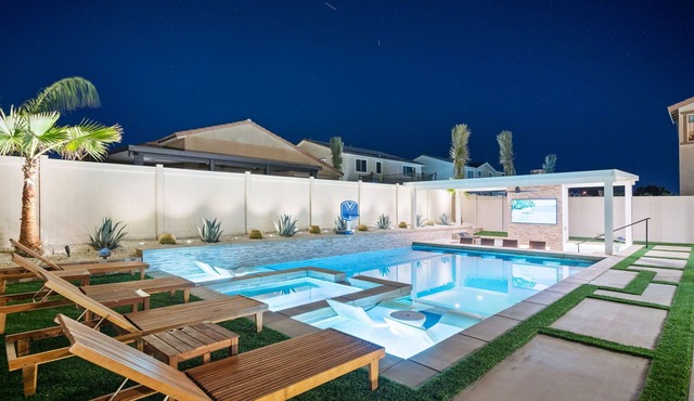 Coachella Luxe Oasis 6BR Resort Self Check-in