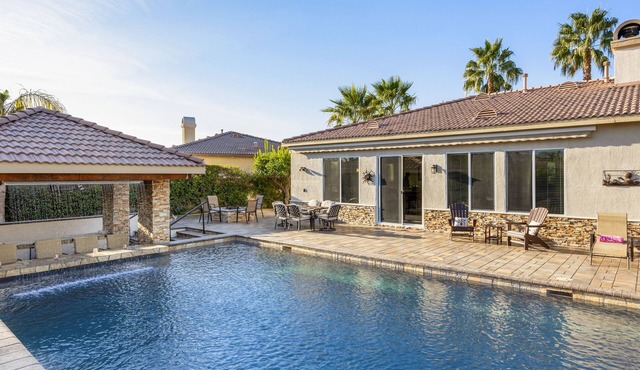 Coachella Music Fest - 3 Bed + Den or 4th 2 Bath - Resort Pool ~ Swim-Up Bar!