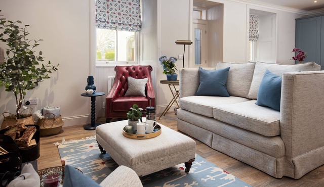 Coachman's Cottage, Kailzie - sleeping 4 guests in 2 bedrooms