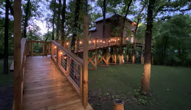 Coach’s Quarters on the Creek- A Night in the Trees!