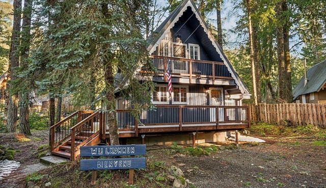 Coal Creek Cabin | hot tub, creek