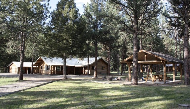 Coal Creek Mountain LodgenPREMIER mountain lodge with beautiful scenic views!