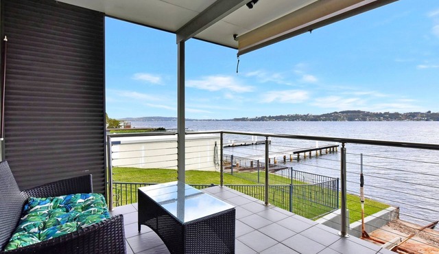 Coal Point Absolute Waterfront