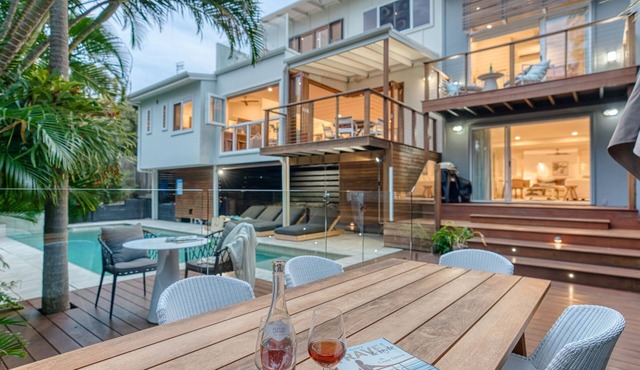 Coast Along - Short Stroll to Beach & Cafe