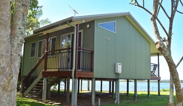 Coast & Country Cabin 4