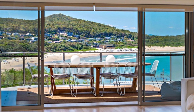 Coast Fingal Bay - 16 Pacific Drive Fingal Bay - Beach views, Air Con, Wi-Fi, Hot Tub