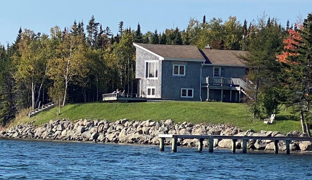 Coast House on Baddeck Bay with Pano Views and Water Access