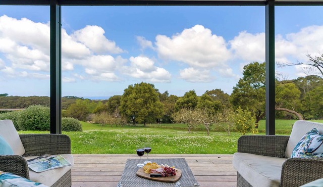 Coast n' Country - Bay Views, Pool, Games