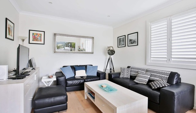 Coast - Pet Friendly - 3 Mins Walk to the Beach