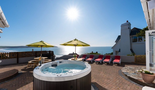 Coast View - holiday home with hot tub & sea view