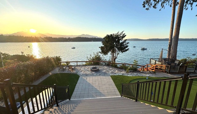 Coasta Villa on Hood Canal-Beachfront/Mini-Golf