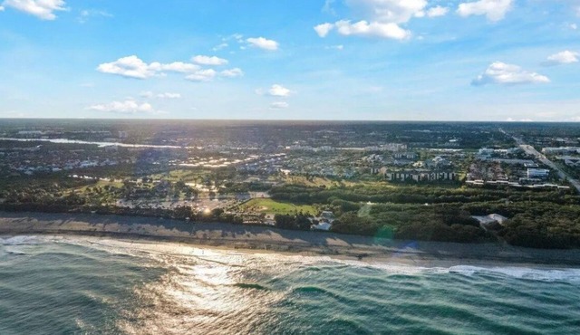 Coastal 1 Bdrm Villa w/Private Balcony in a Tropical Oasis