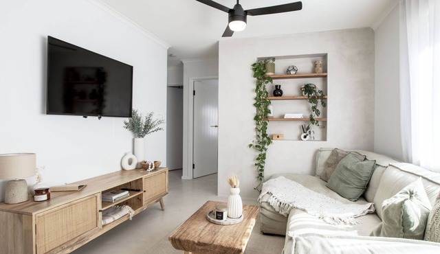 Coastal 2 Bed Apartment with Courtyard