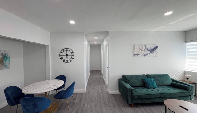 Coastal 2BR in Bay Harbor Islands minutes to beach, shops, and dining