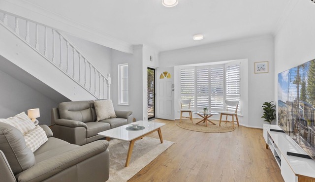 Coastal 3-Bed House with BBQ and Private Courtyard