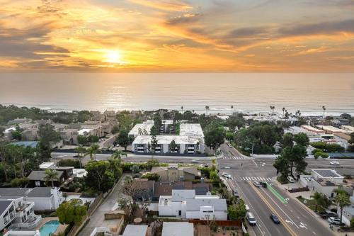 Coastal 4Bdr Del Mar Home, 300 steps from the ocean
