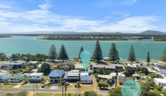Coastal Abode in the Heart of Manning Point