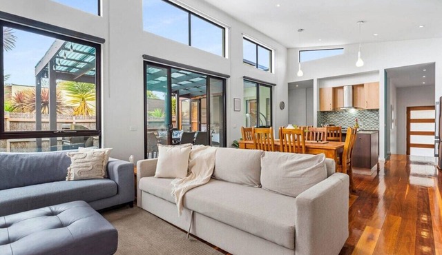 Coastal Beach House | 5 Minute Walk to Beach