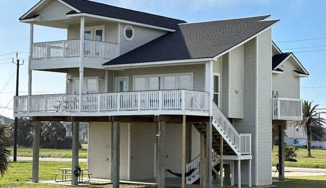 Coastal Beach Retreat - Dog Friendly - NO Pet Fee