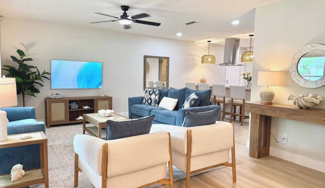 Coastal Bliss Getaway 3.8 Miles to Beach. Stylish & Coastal Charm Interior