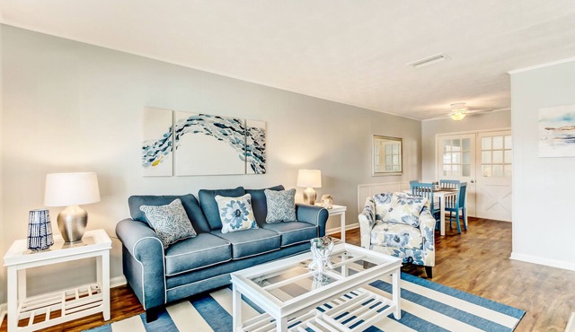 Coastal Blue #3 - Beachside Townhouse Close to Everything!