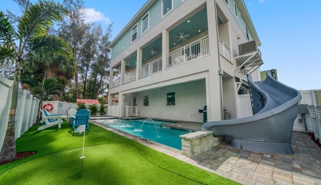 Coastal Breeze - 90 seconds from door to sand. Heated pool with slide & spa.