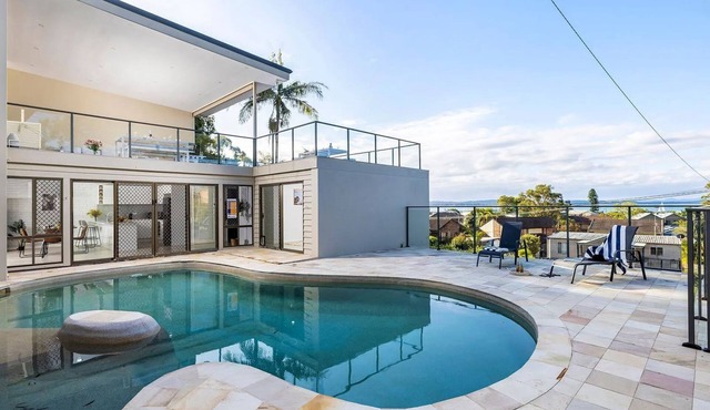 Coastal Breezes – water views, swimming pool, walk to beach