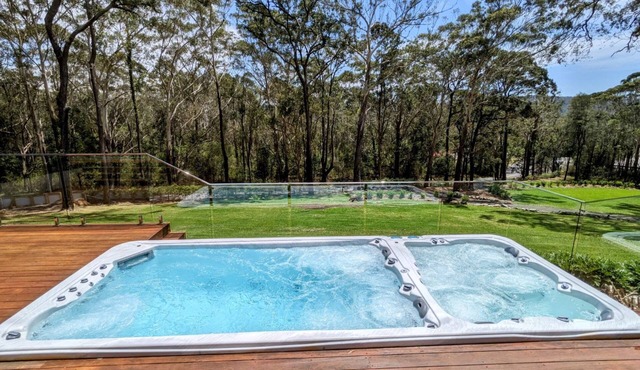 Coastal bush retreat> Space,Nature,Relaxation, Dual swim spa and fireplace