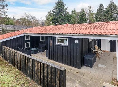 Coastal Cabin with a Hot Tub