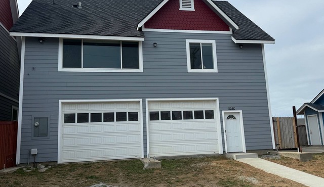 Coastal Calm-New Home Near Beach, town & Redwoods