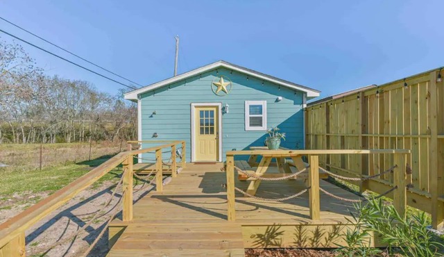 Coastal Casita - Minutes from the beach!
