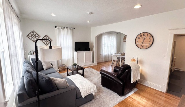 Coastal Charm - 3BR w Recliner, Main Flr Bath and Laundry. Bright and Beautiful