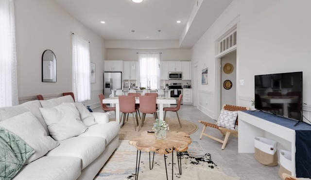 Coastal Charm and Convenience: Luxurious 5-Bedroom Just Steps From Downtown