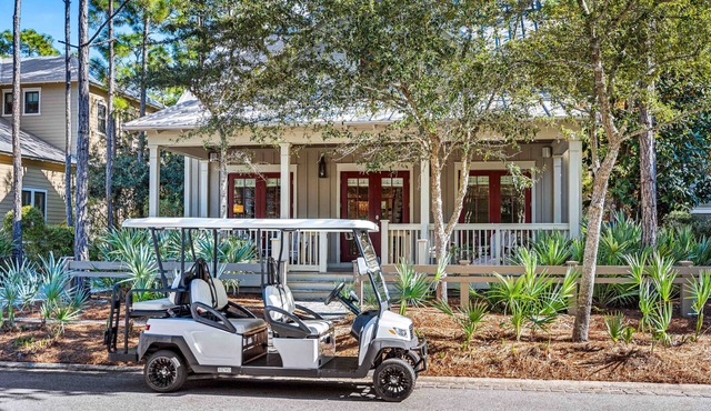 Coastal Charm Awaits! 4BR Pet-Friendly Home, 6 Seater Electric Cart, Bikes. Your Perfect Getaway!