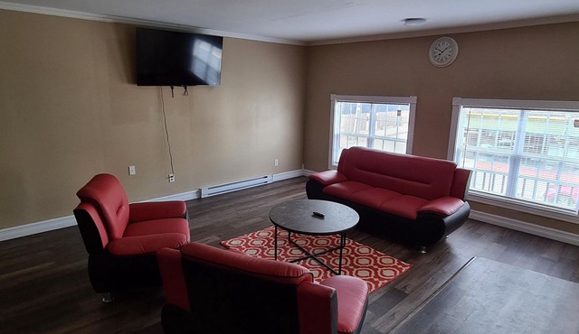 Coastal Charm by the Bay: 4 Bedroom Apartment next to Yarmouth CAT Ferry