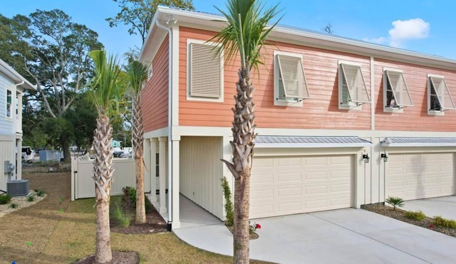 Coastal Charm Hallandale 3 Bdrm Vacation Home