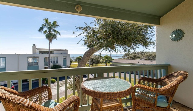 Coastal Charm | Pet Friendly, Pool + Tennis Access