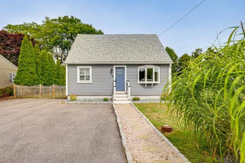 Coastal Charmer < 1 Mi to South Kingstown Beach