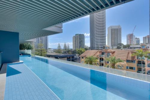 Coastal Chic 2BR Steps to Beach and Dining