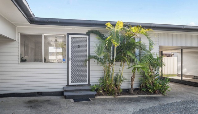 Coastal Chic Apartment Only Minutes to the Beach